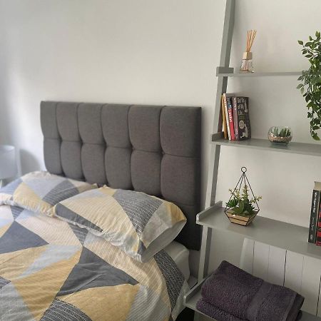 Canal Side Retreat - 2 Bedroom Apartment Heybridge  Екстер'єр фото