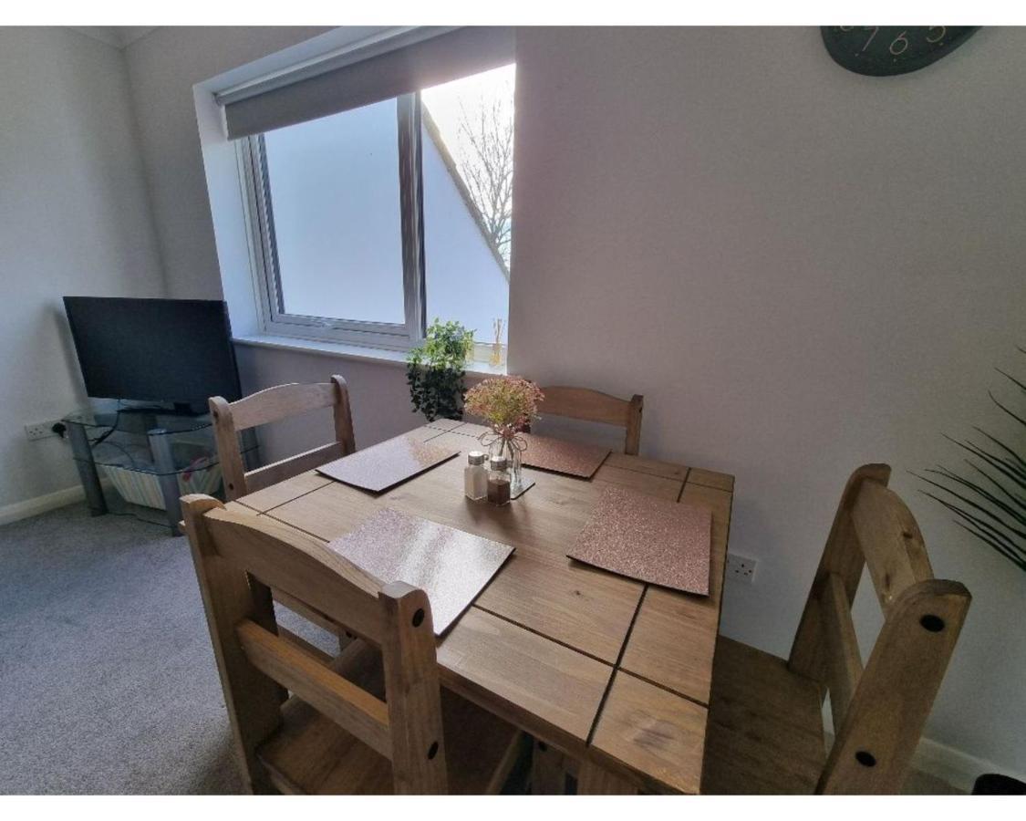 Canal Side Retreat - 2 Bedroom Apartment Heybridge  Екстер'єр фото