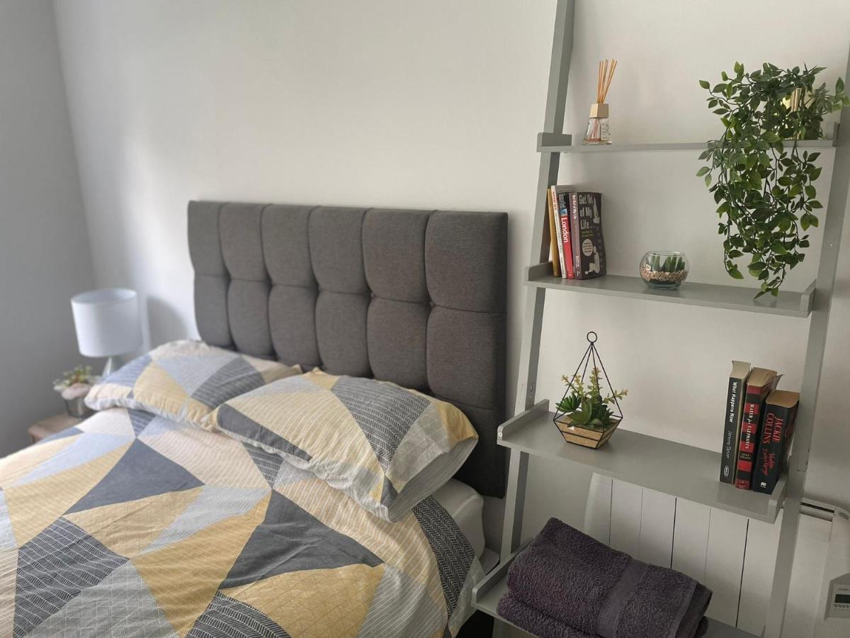 Canal Side Retreat - 2 Bedroom Apartment Heybridge  Екстер'єр фото